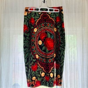 NWOT Farm Rio Stretch Rose Skirt with Slit (XS but fits S)